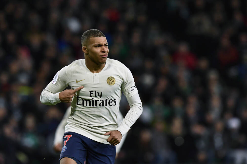 特朗普称1月公布美联储主席人选 再次威胁起诉鲍威尔